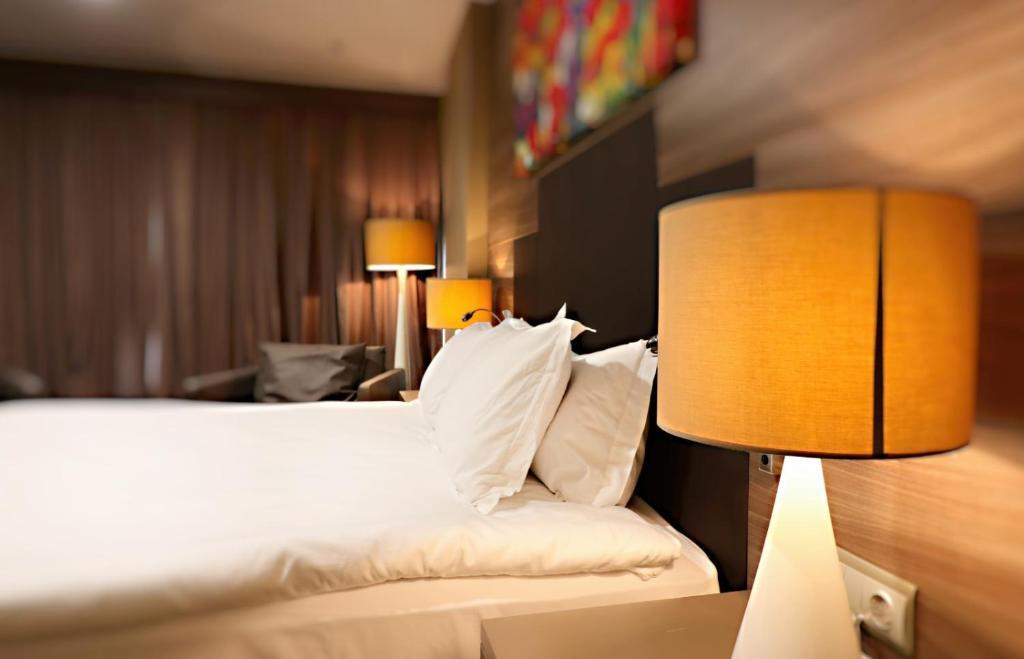 Отель Doubletree By Hilton Ankara Incek Экстерьер фото